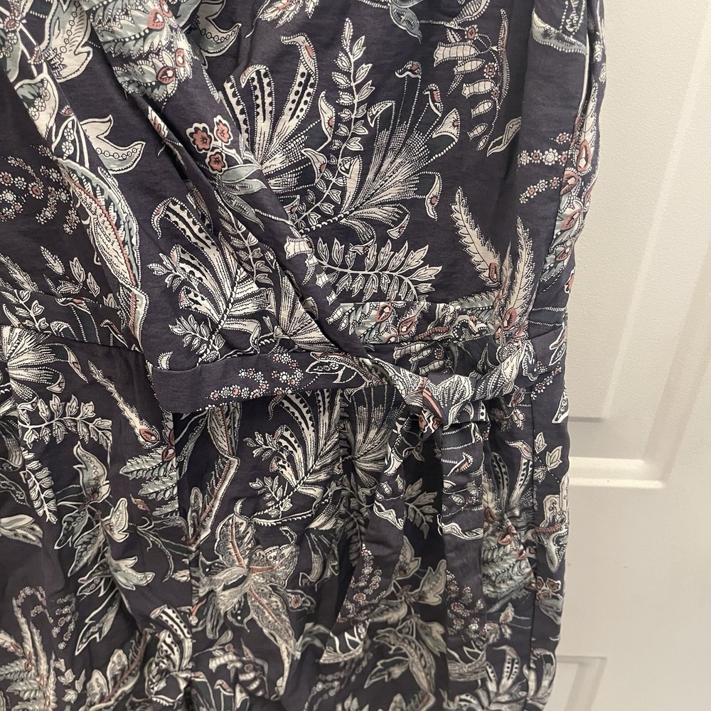 Loft Romper Blue Floral Faux Wrap V Neck‎ Womens 8P Aloha Vacay Beach Resort - Picture 3 of 8